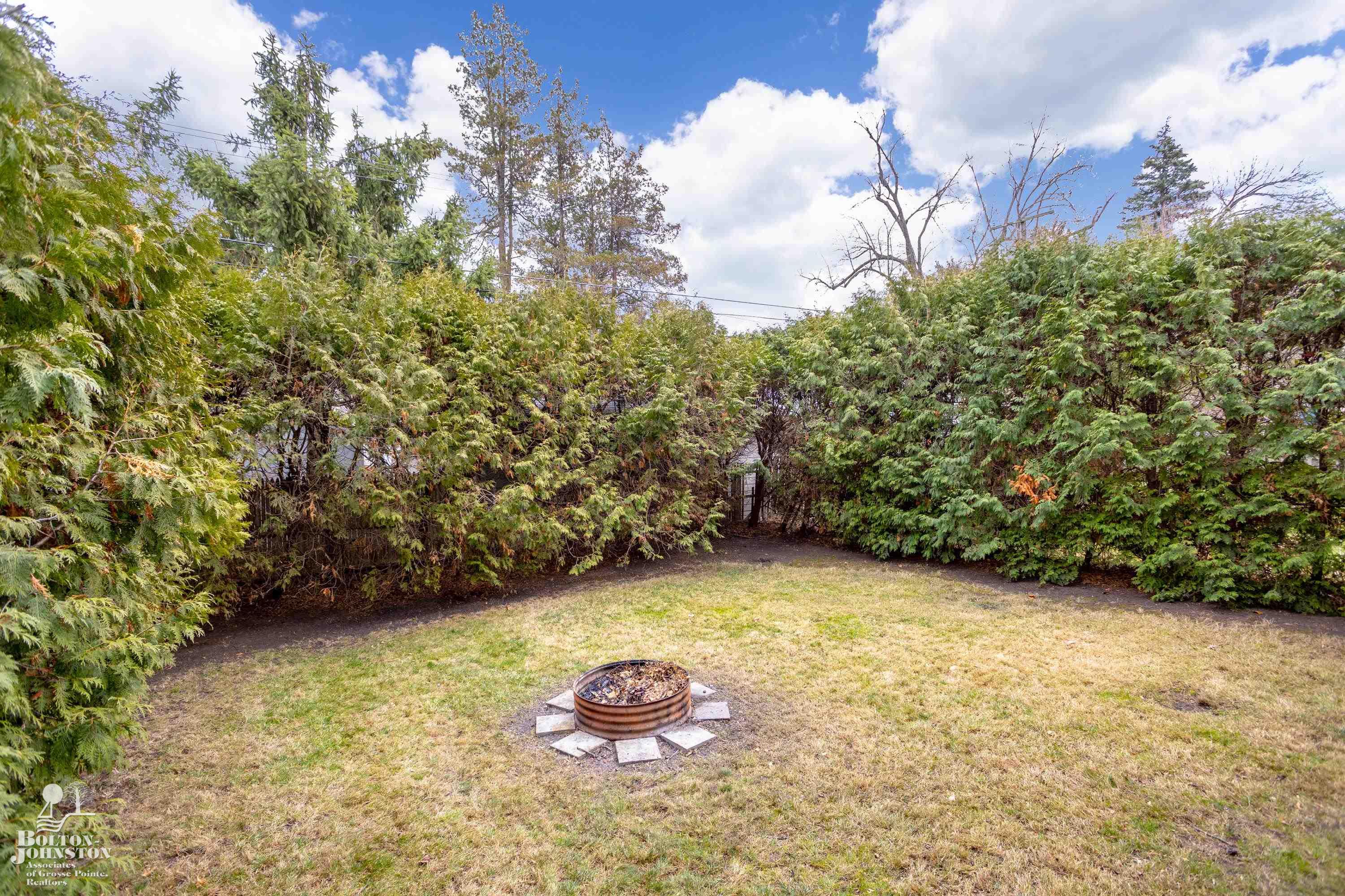 284 Ridgemont Road Grosse Pointe Farms, MI 48236 - Photo 25 of 34 Gallery Image 25