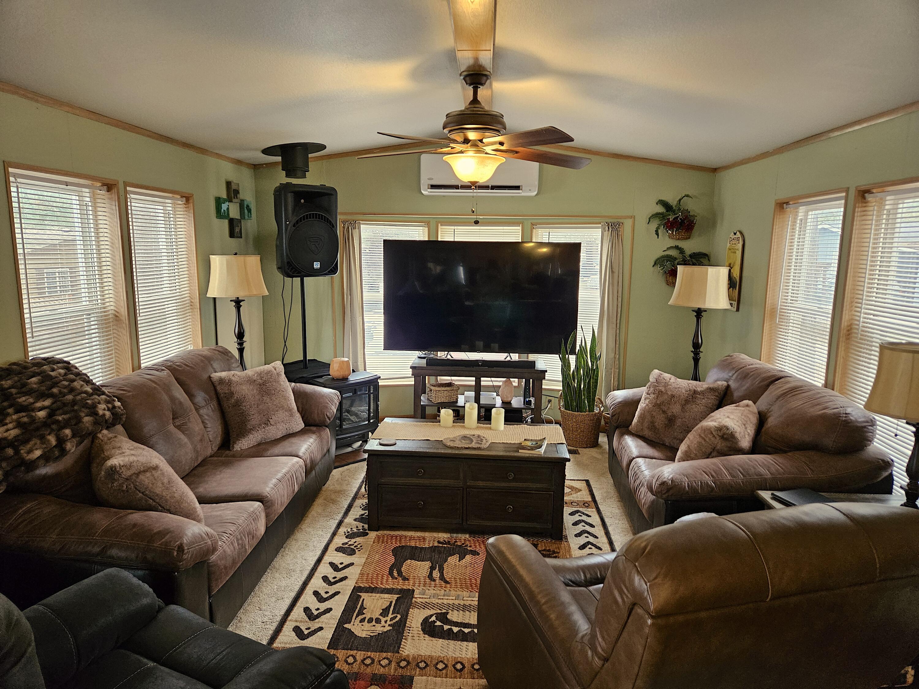 61000 Brosterhous Road, Unit 551 Bend, OR 97702 - Photo 4 of 22 20240325_131247