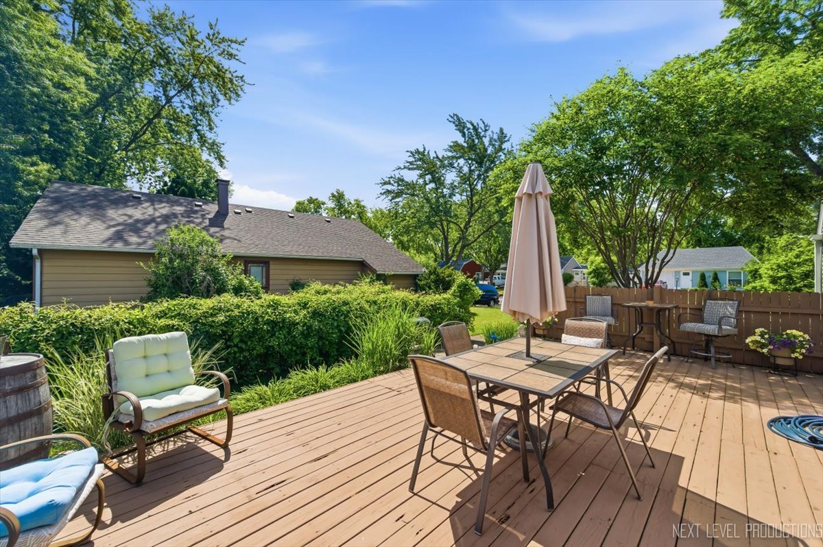 10 Shermead Road Montgomery, IL 60538 - Photo 28 of 30 a view of a patio with couches table and chairs and potted plants