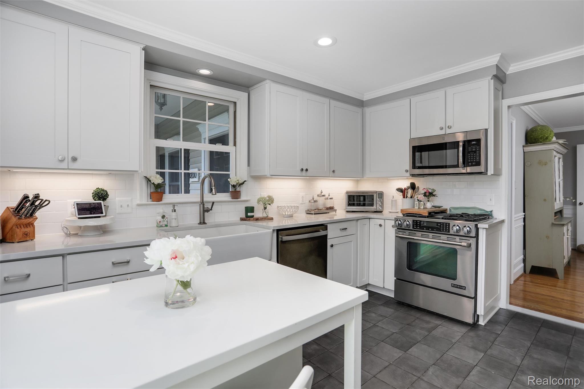 4200 Surrey Cross Road Bloomfield Hills, MI 48301 - Photo 11 of 42 Kitchen