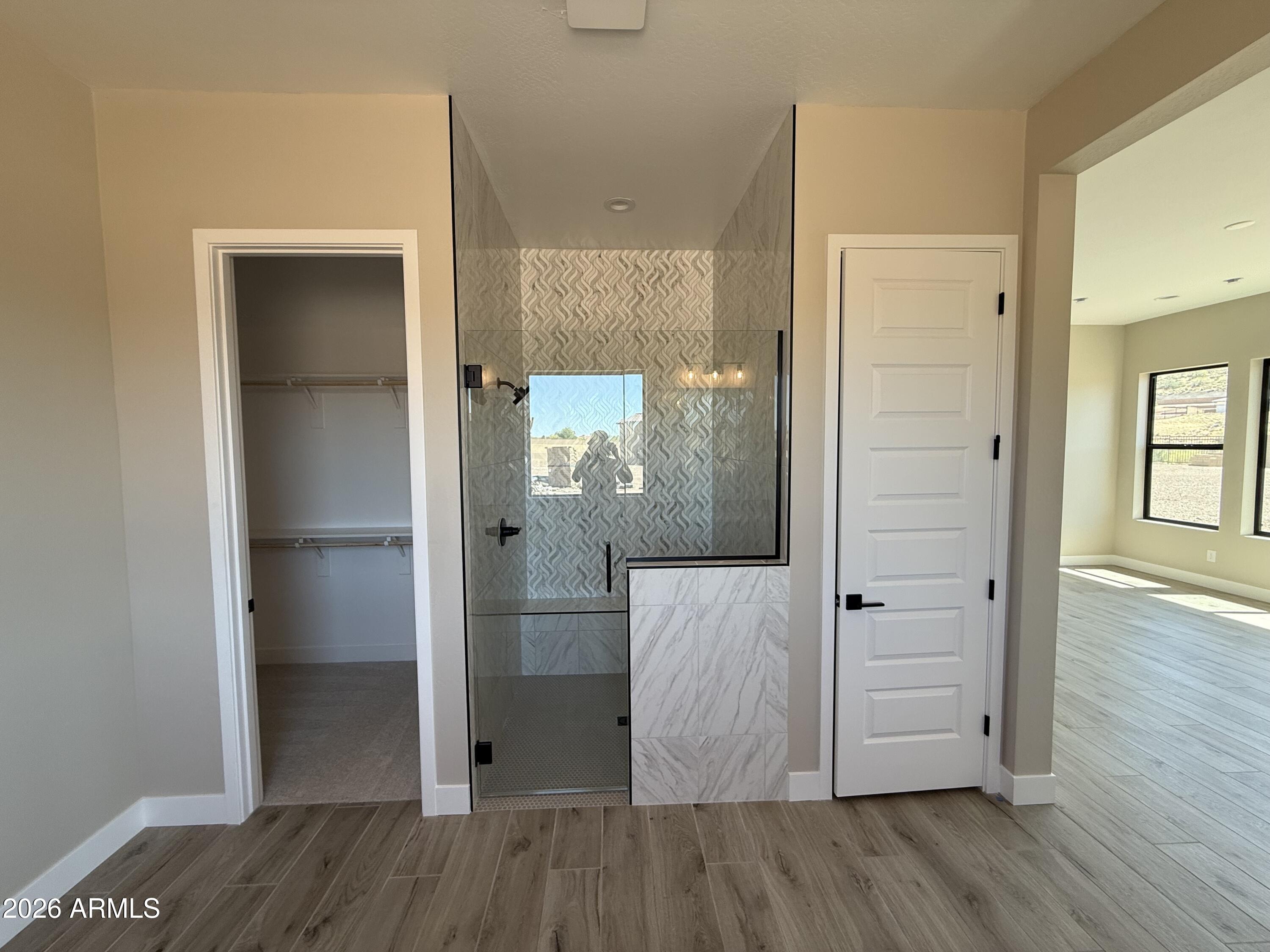 11139 East Rio Bravo Road Gold Canyon, AZ 85118 - Photo 7 of 14 an empty room with wooden floor and mirror