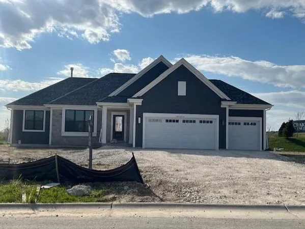 $703,900 | W251-n2437 Valleyview Circle, Pewaukee, WI 53072
