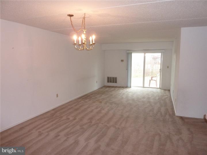 112 Brandon Road, Unit 112 Norristown, PA 19403 - Photo 5 of 17 Living Room