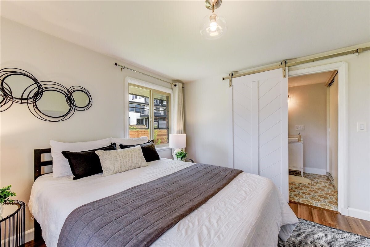3228 57th Avenue Southwest Seattle, WA 98116 - Photo 19 of 38
