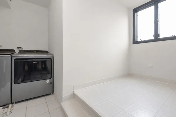 $315,000 | 7920 West Lakeview Court, Unit 2B, Palos Heights, IL 60463