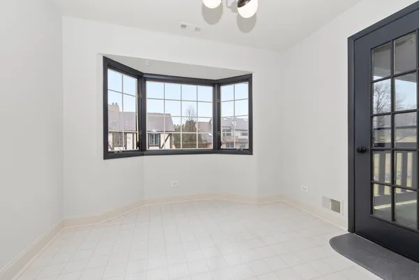 $315,000 | 7920 West Lakeview Court, Unit 2B, Palos Heights, IL 60463