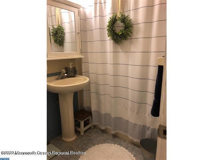 140 Gunwale Road Manahawkin, NJ 08050 - Photo 16 of 22 Bathroom