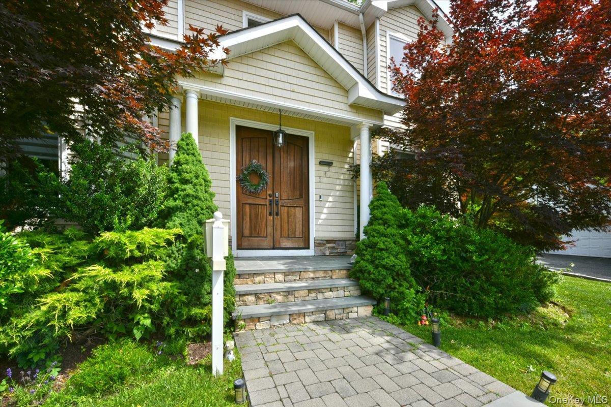 245 Harbor Hill Road Roslyn, NY 11576 - Photo 3 of 33