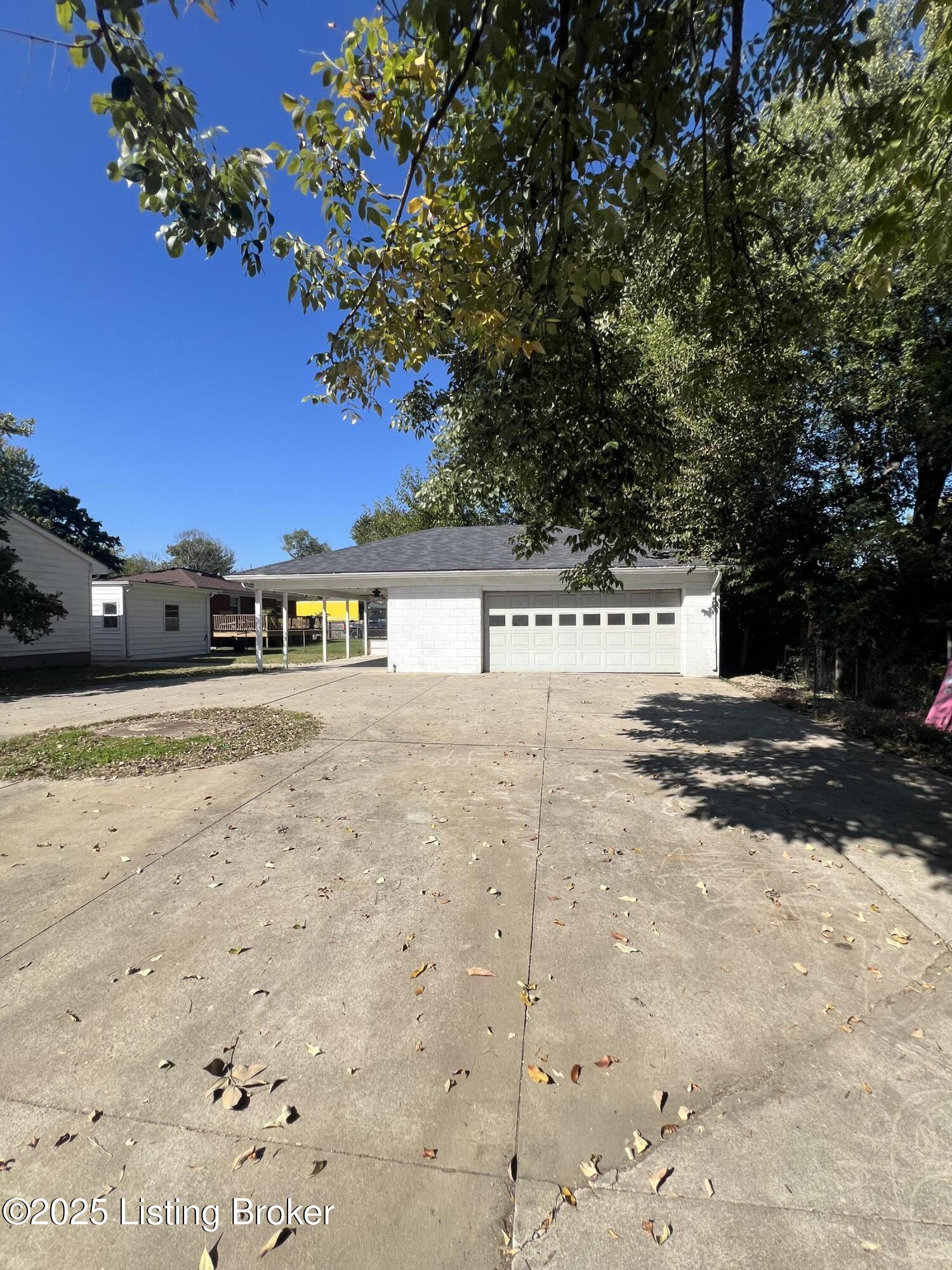 2231 Peaslee Road Louisville, KY 40216 - Photo 7 of 47 All concrete