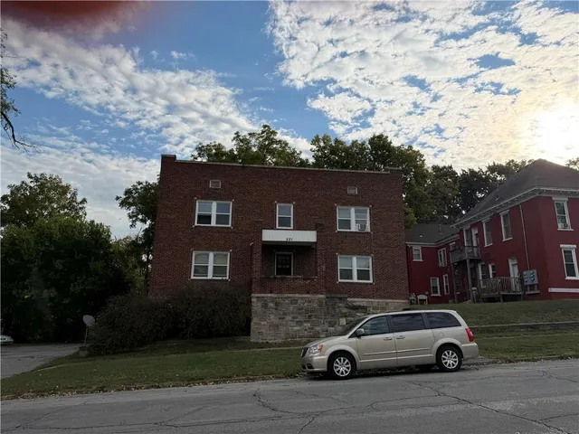 $2,000,000 | 514 West 7th Street, Leavenworth, KS 66048