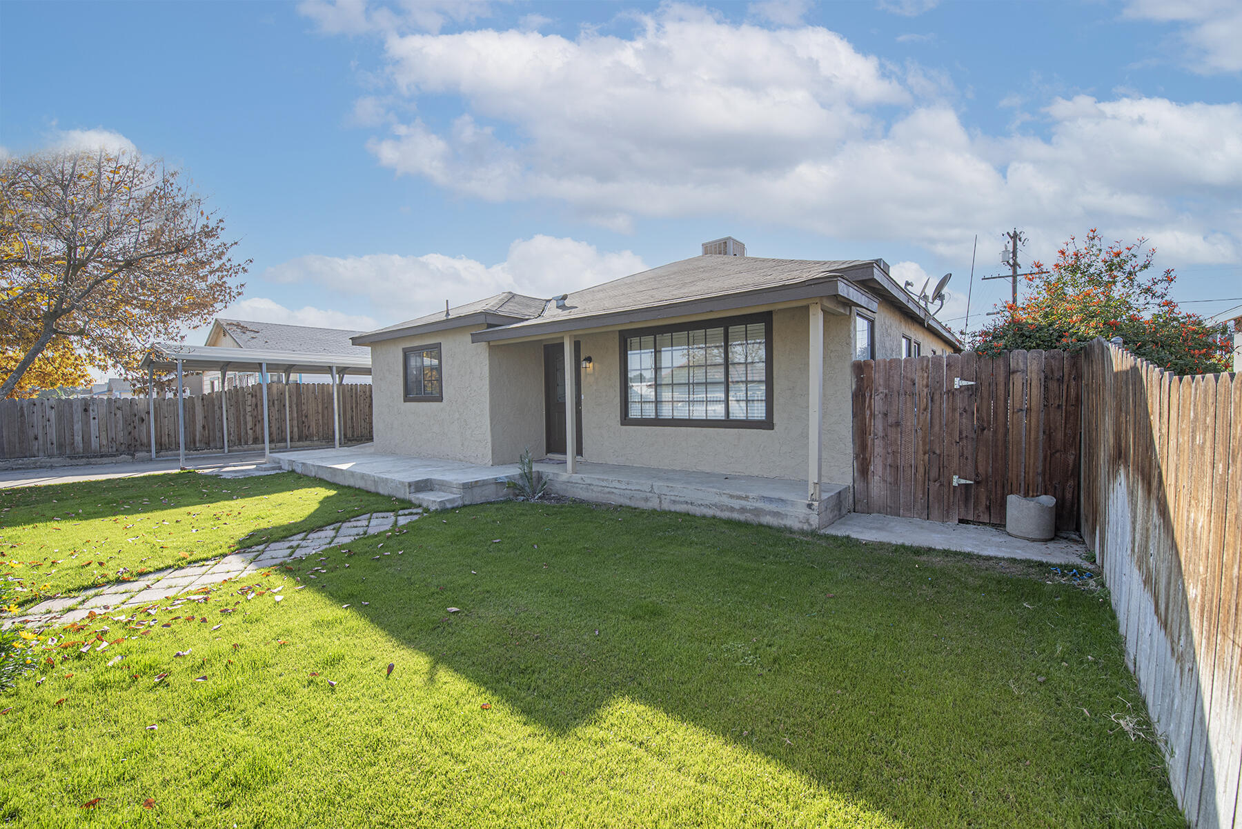 547 South Elm Road Earlimart, CA 93219 - Photo 3 of 32 3