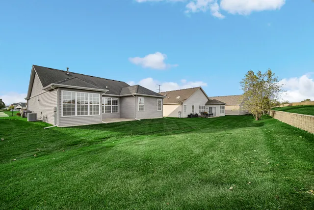 a view of a house with a yard