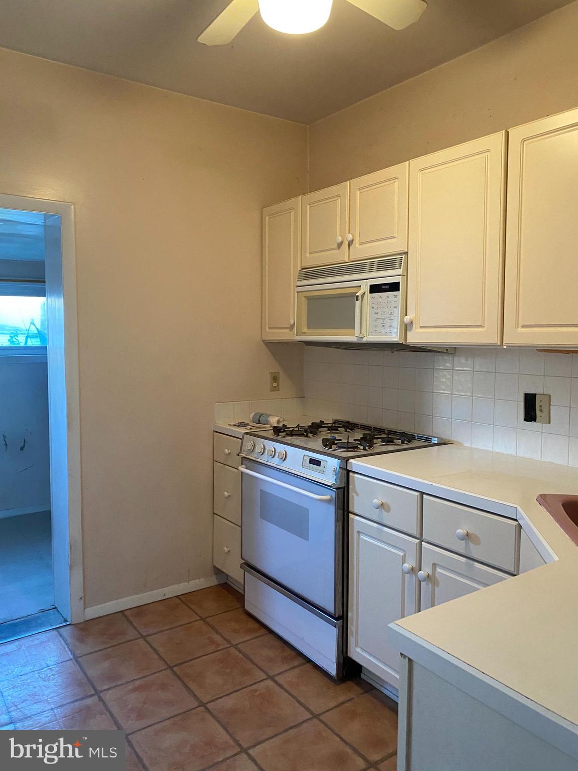 1347 Moss Street Reading, PA 19604 - Photo 6 of 14 Gallery Image 6