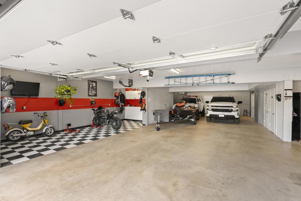 9309 Hillside Drive Spring Valley, CA 91977 - Photo 5 of 64