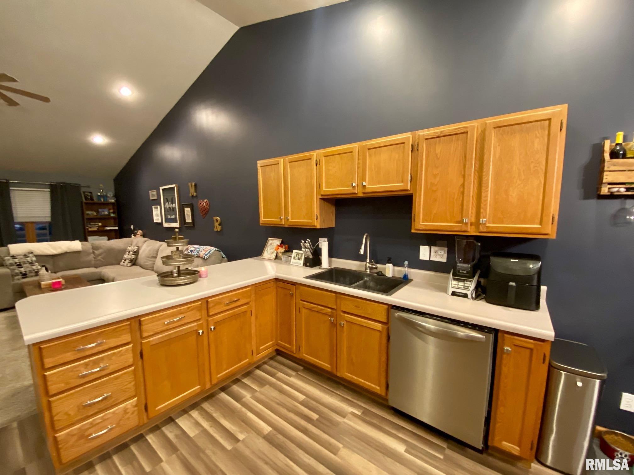19315 Pinecrest Road Petersburg, IL 62675 - Photo 7 of 19 Gallery Image 7