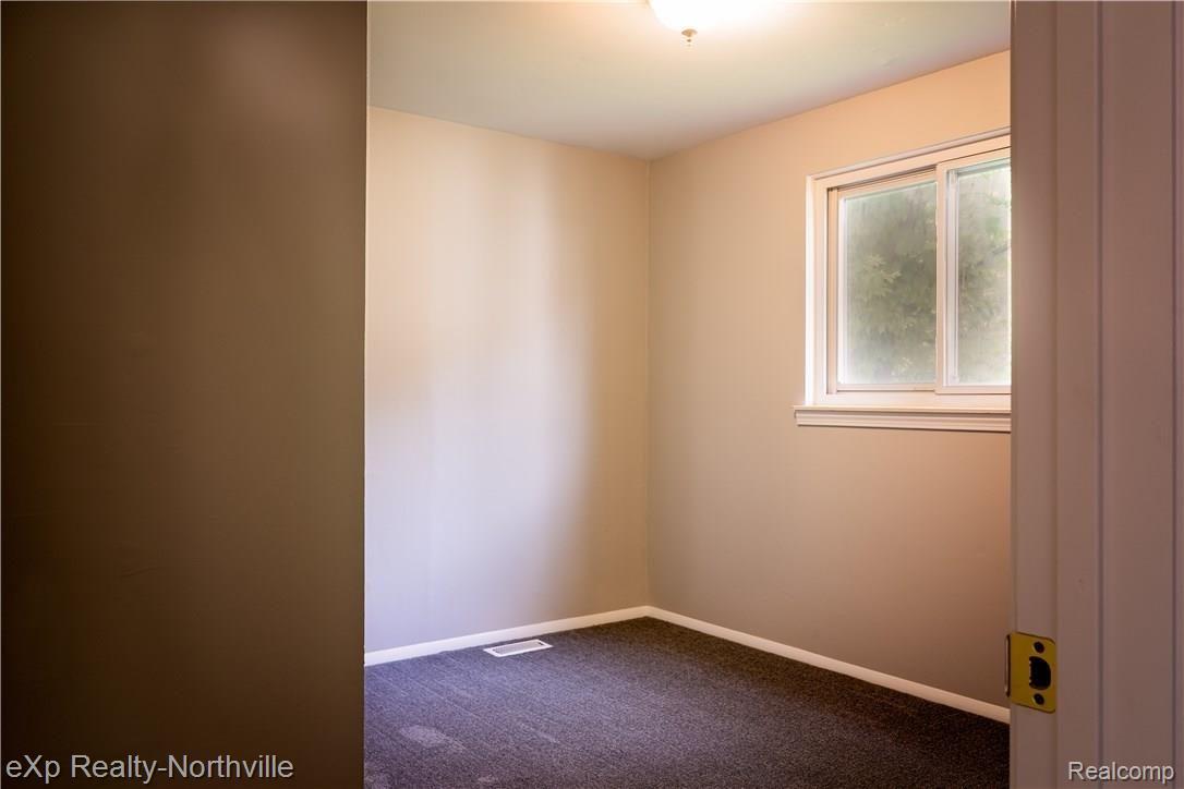 15538 Colbert Street Romulus, MI 48174 - Photo 12 of 22 15538 Colbert-14.jpg