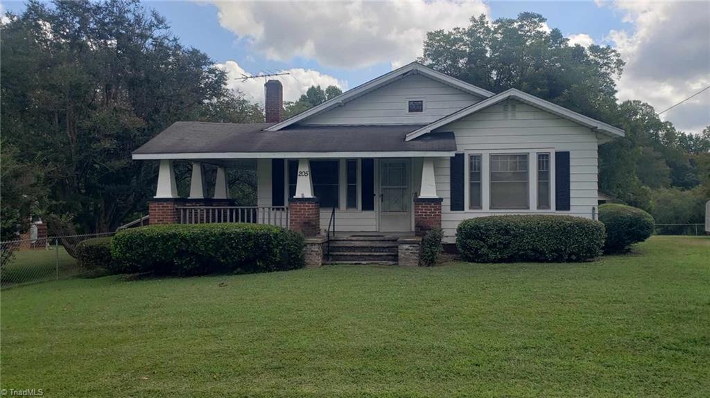 205 Cedar Lodge Road Thomasville, NC 27360 - Photo 1 of 22 Looking for a great older home - Here it is..