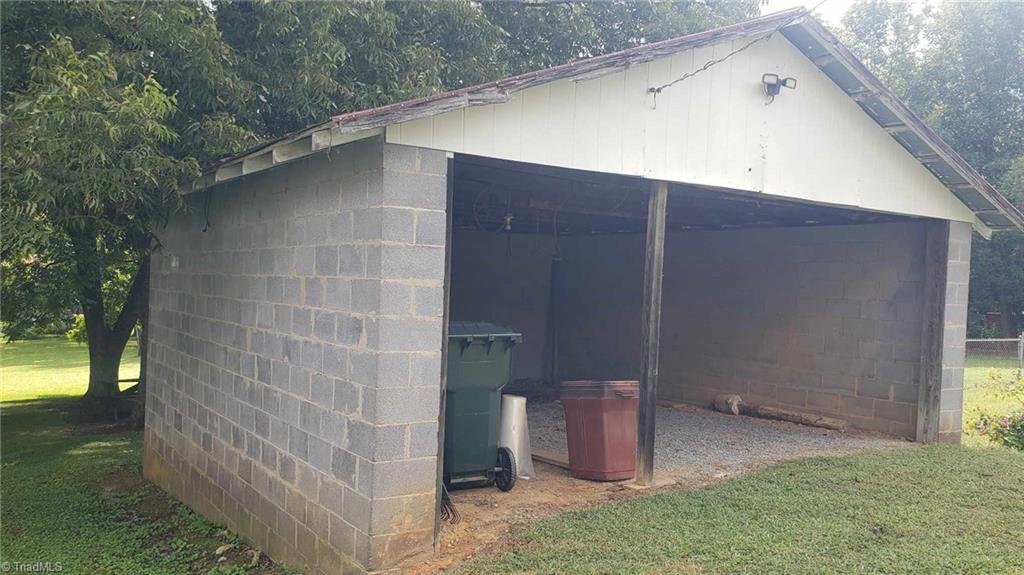 205 Cedar Lodge Road Thomasville, NC 27360 - Photo 6 of 22 Garage or storage -