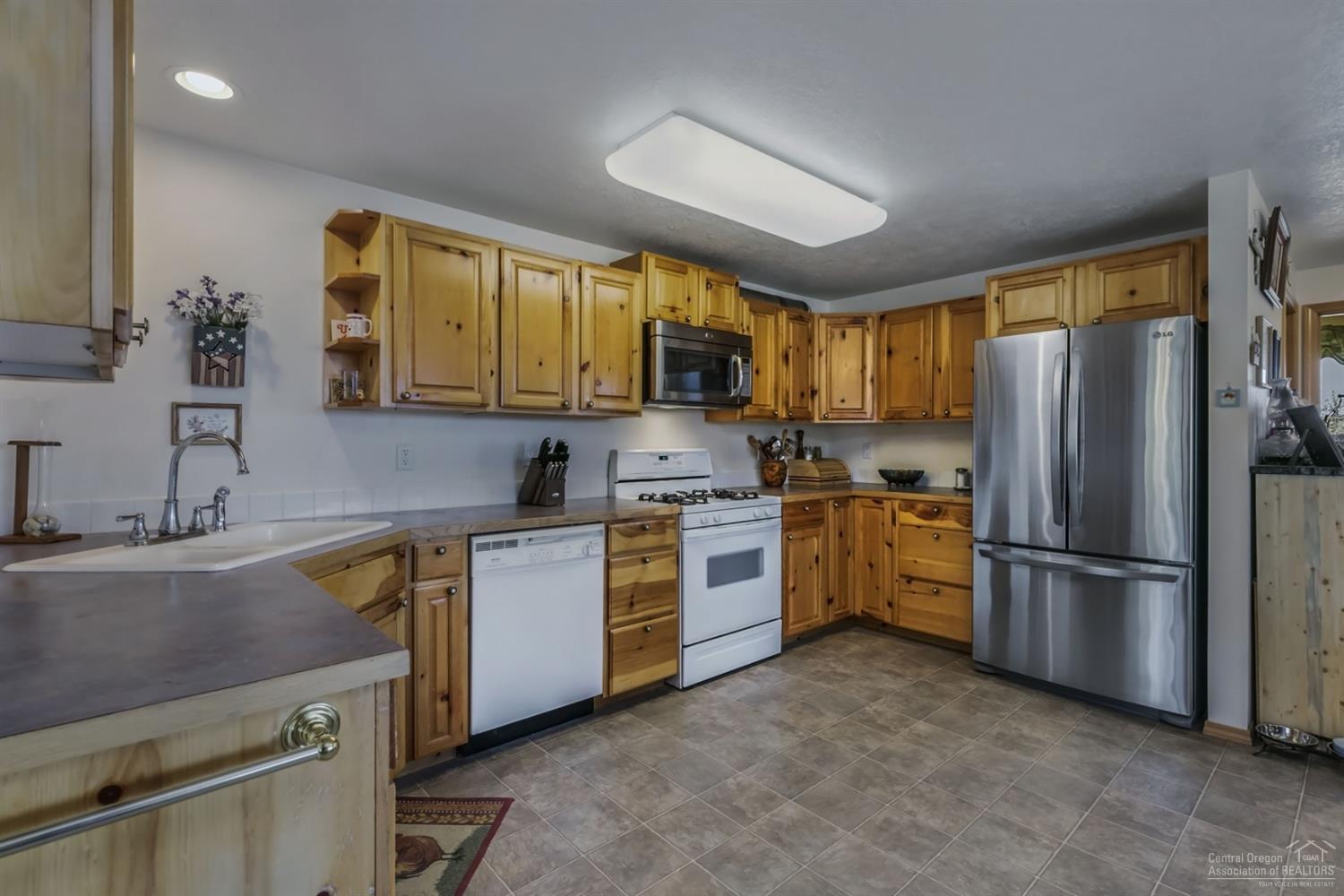 65128 Hunnell Road Bend, OR 97703 - Photo 8 of 23 Gallery Image 8