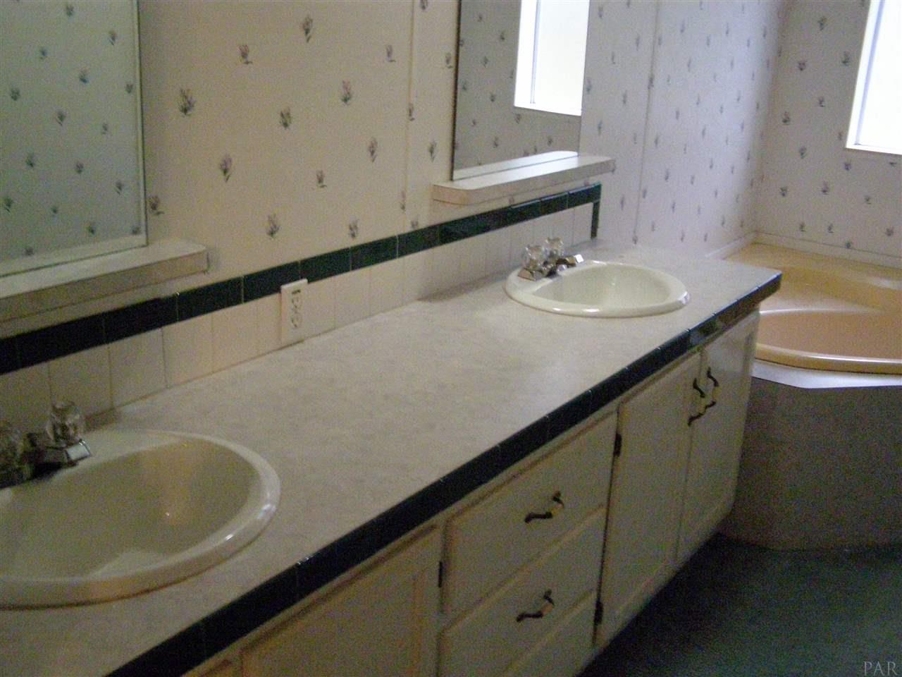 4654 Carl Booker Road Milton, FL 32583 - Photo 15 of 36 Gallery Image 15