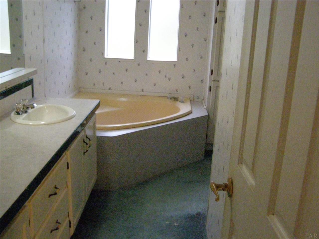 4654 Carl Booker Road Milton, FL 32583 - Photo 16 of 36 Gallery Image 16