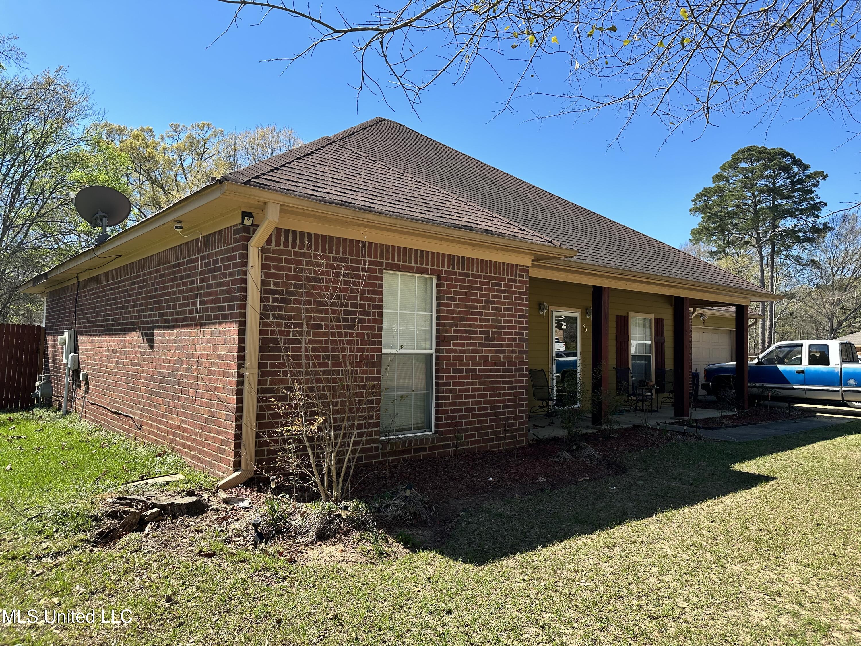307 Riser Street Jackson, MS 39272 - Photo 2 of 38 B2791A3D-B937-40A5-A391-1C057A108499