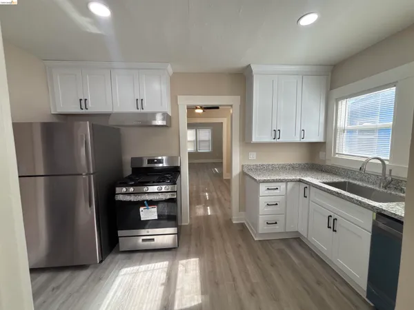 $2,590 | 706 East 12th Street, Pittsburg, CA 94565