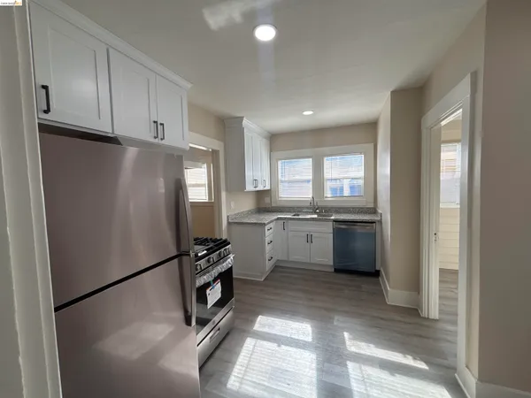 $2,590 | 706 East 12th Street, Pittsburg, CA 94565