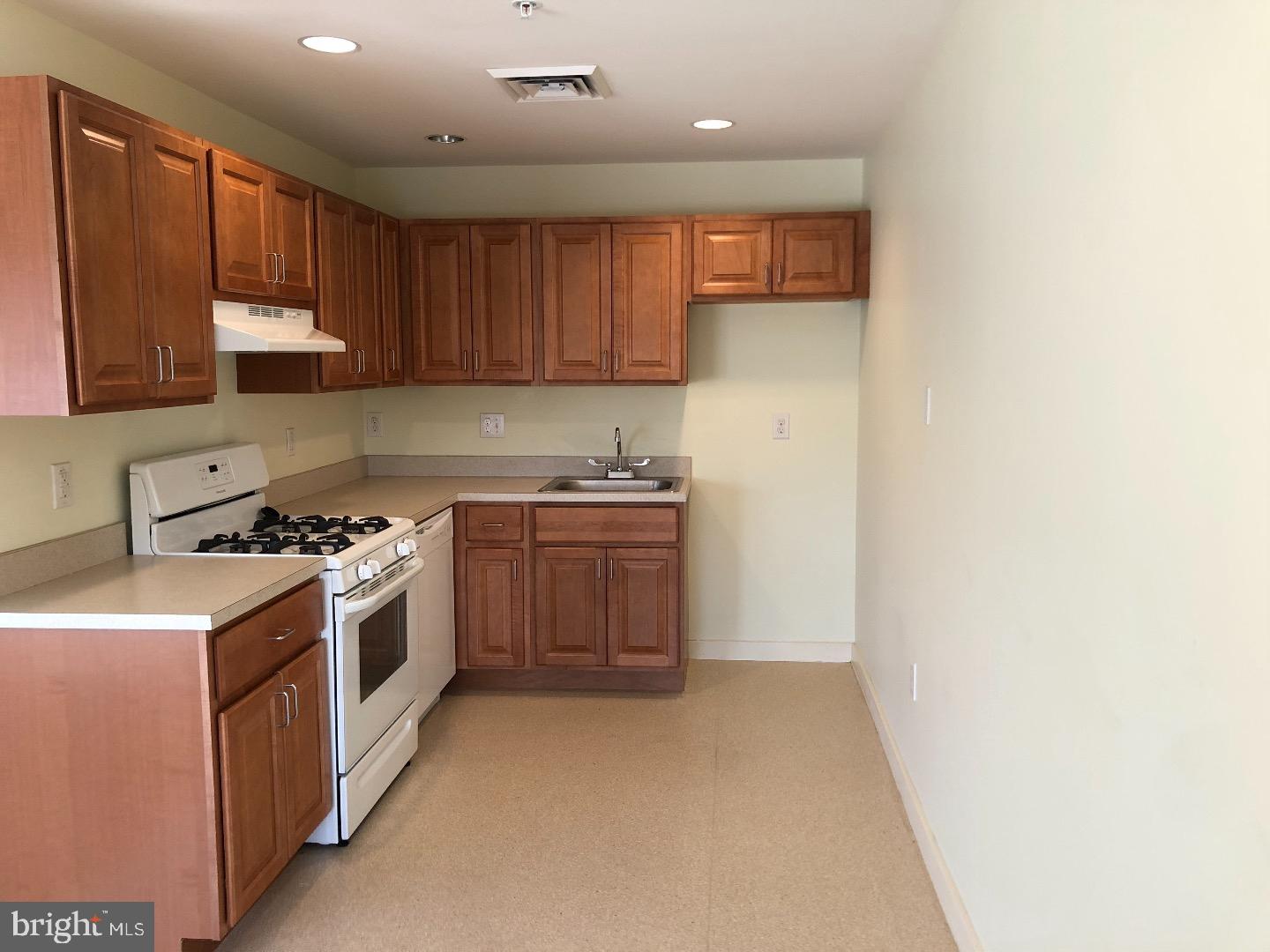 1600 Church Road, Unit B311 Wyncote, PA 19095 - Photo 4 of 13 Kitchen