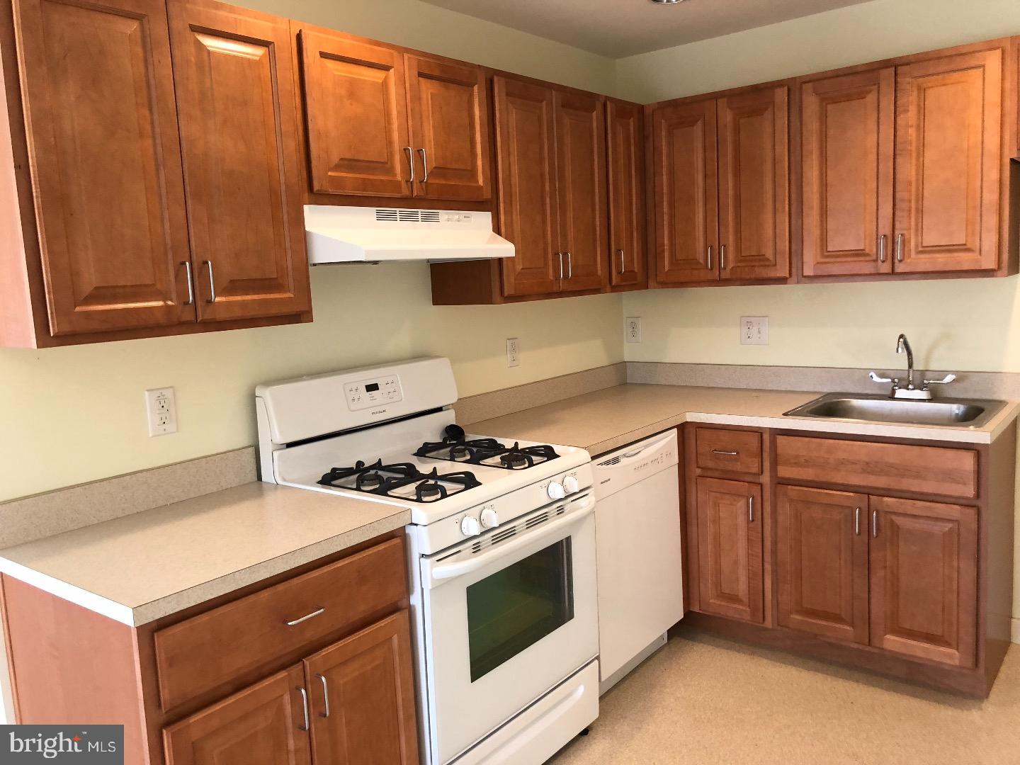 1600 Church Road, Unit B311 Wyncote, PA 19095 - Photo 5 of 13 Kitchen