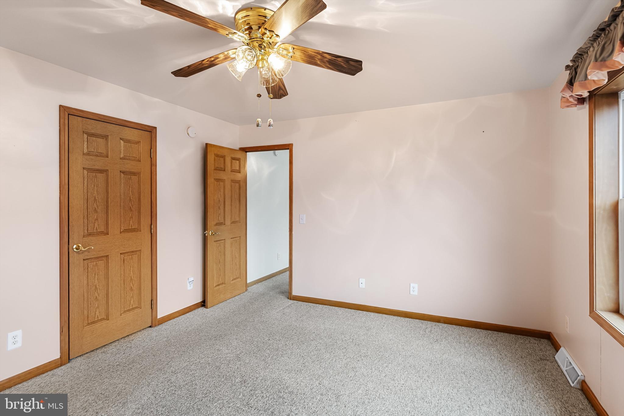 15 Sycamore Road Pennsville, NJ 08070 - Photo 11 of 49 Primary Bedroom