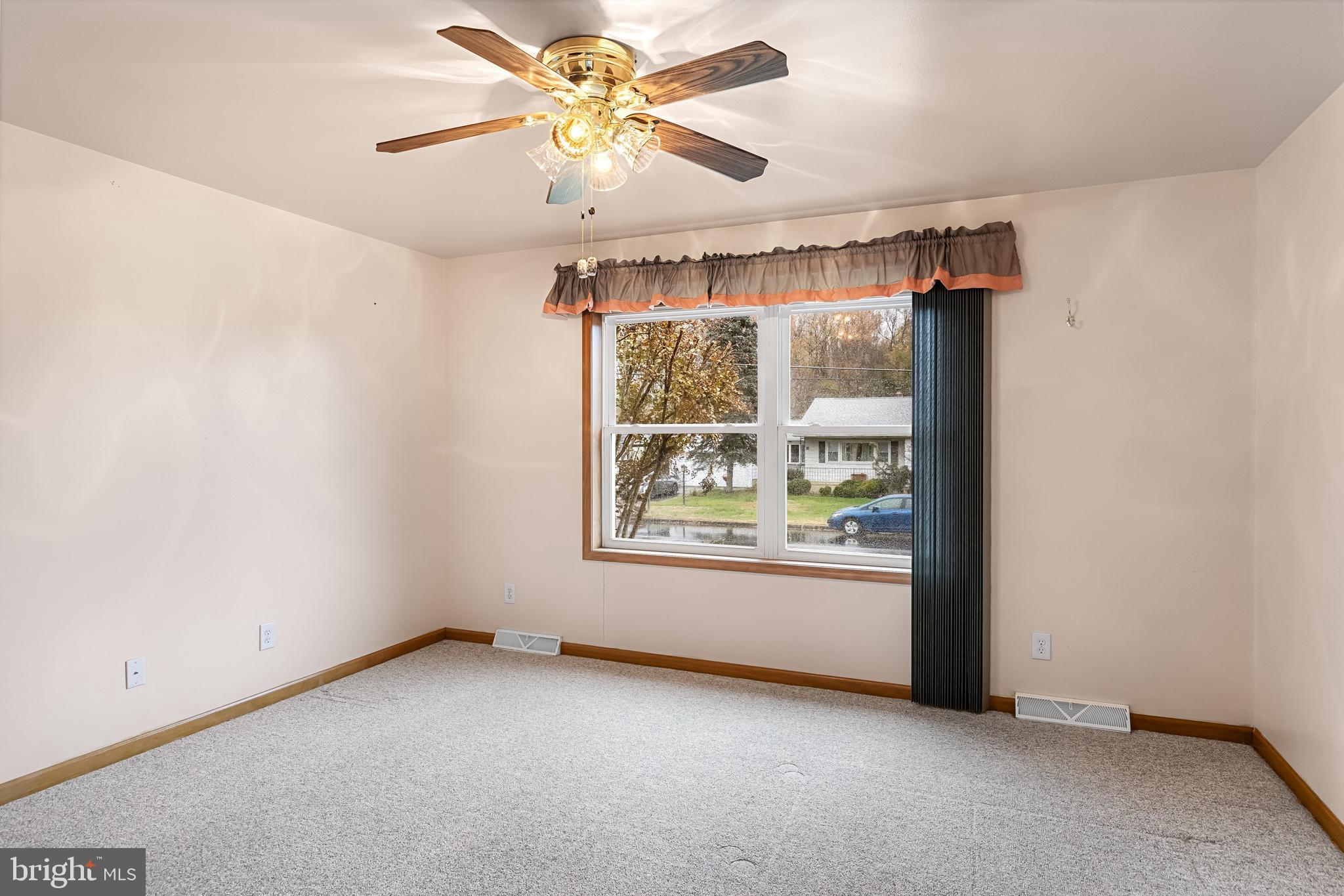 15 Sycamore Road Pennsville, NJ 08070 - Photo 10 of 49 Primary Bedroom