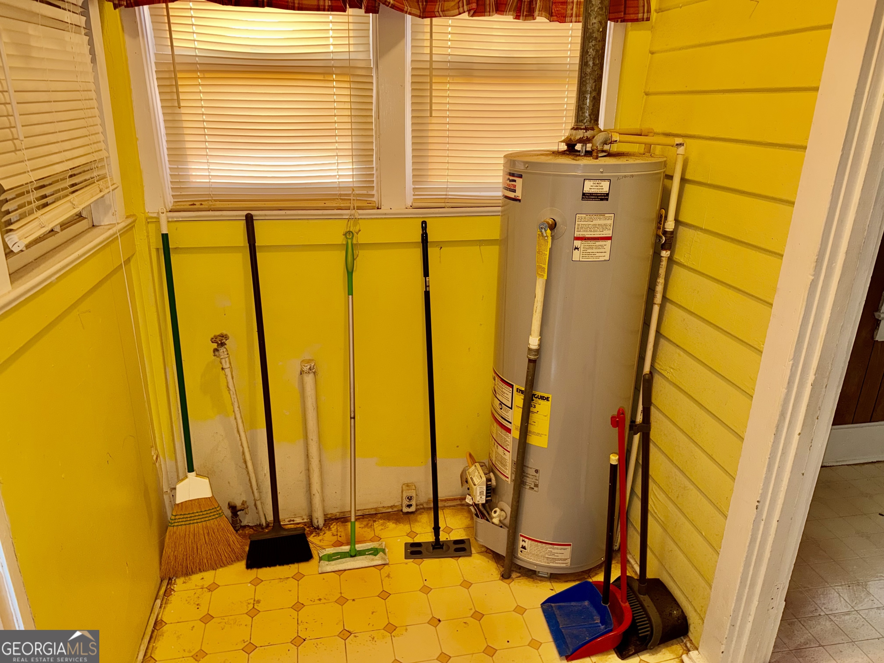 349 Cook Street Elberton, GA 30635 - Photo 22 of 22 a view of a bathroom with tub and sink