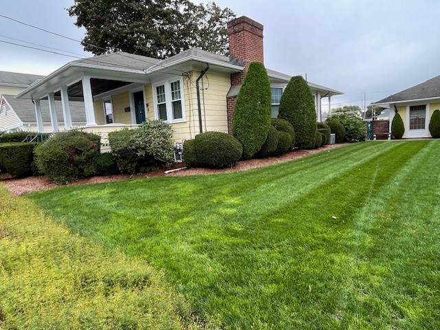 12 Buckthorne Avenue East Providence, RI 02915 - Photo 2 of 23