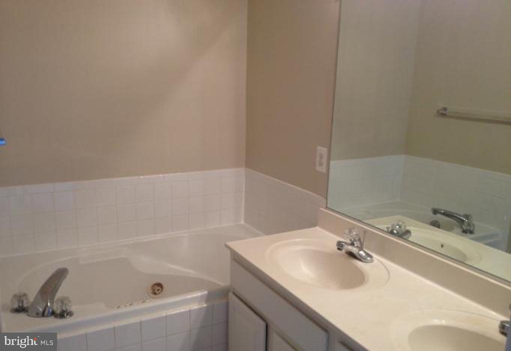 4815 Harcourt Road, Unit 13 Upper Marlboro, MD 20772 - Photo 17 of 18 Master Bath