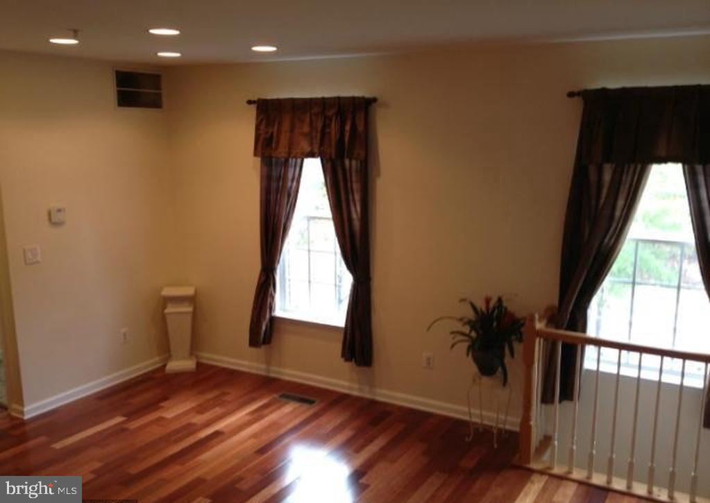 4815 Harcourt Road, Unit 13 Upper Marlboro, MD 20772 - Photo 6 of 18 Living Room