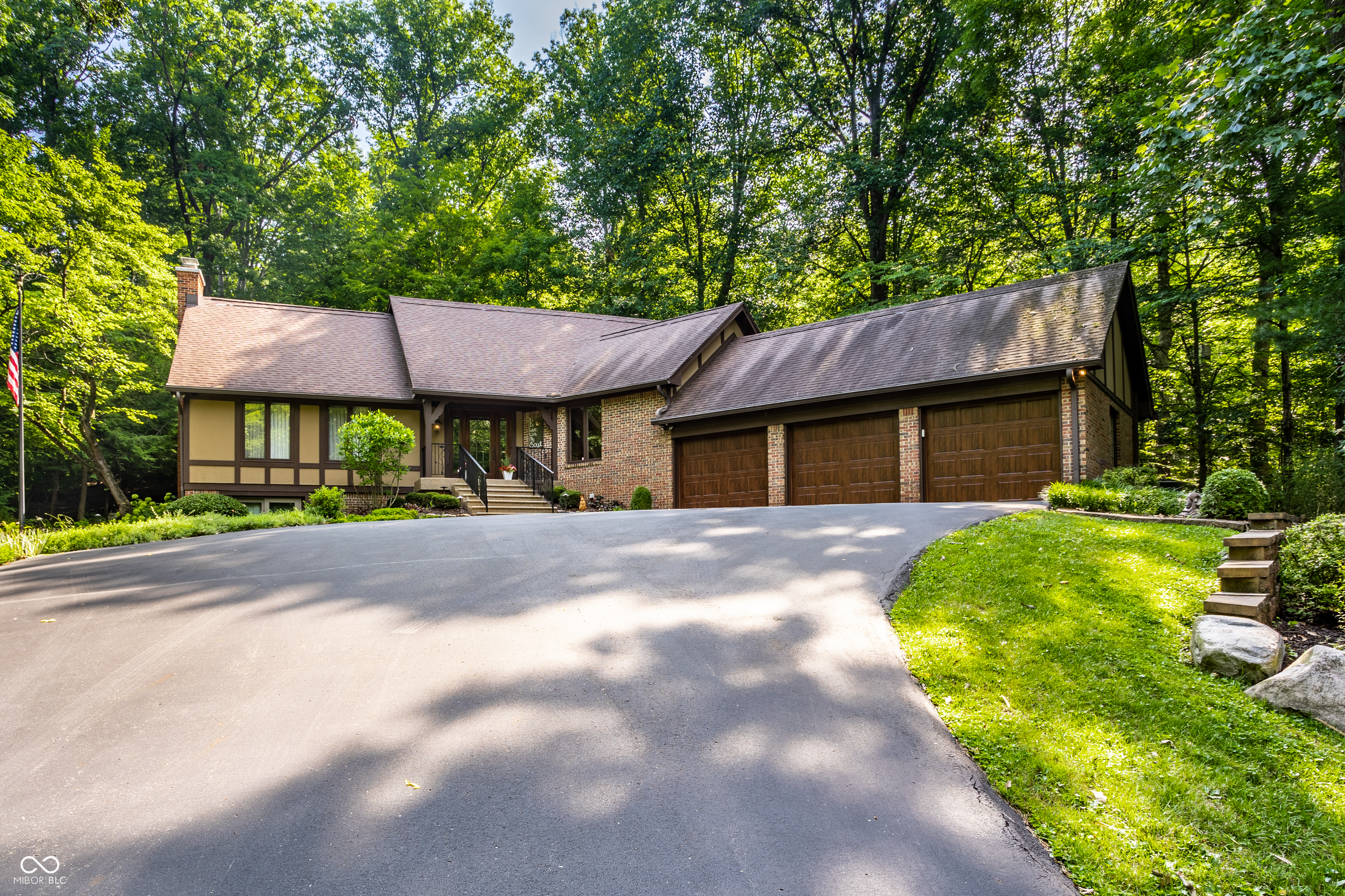 6311 Johnson Road Indianapolis, IN 46220 - Photo 3 of 77