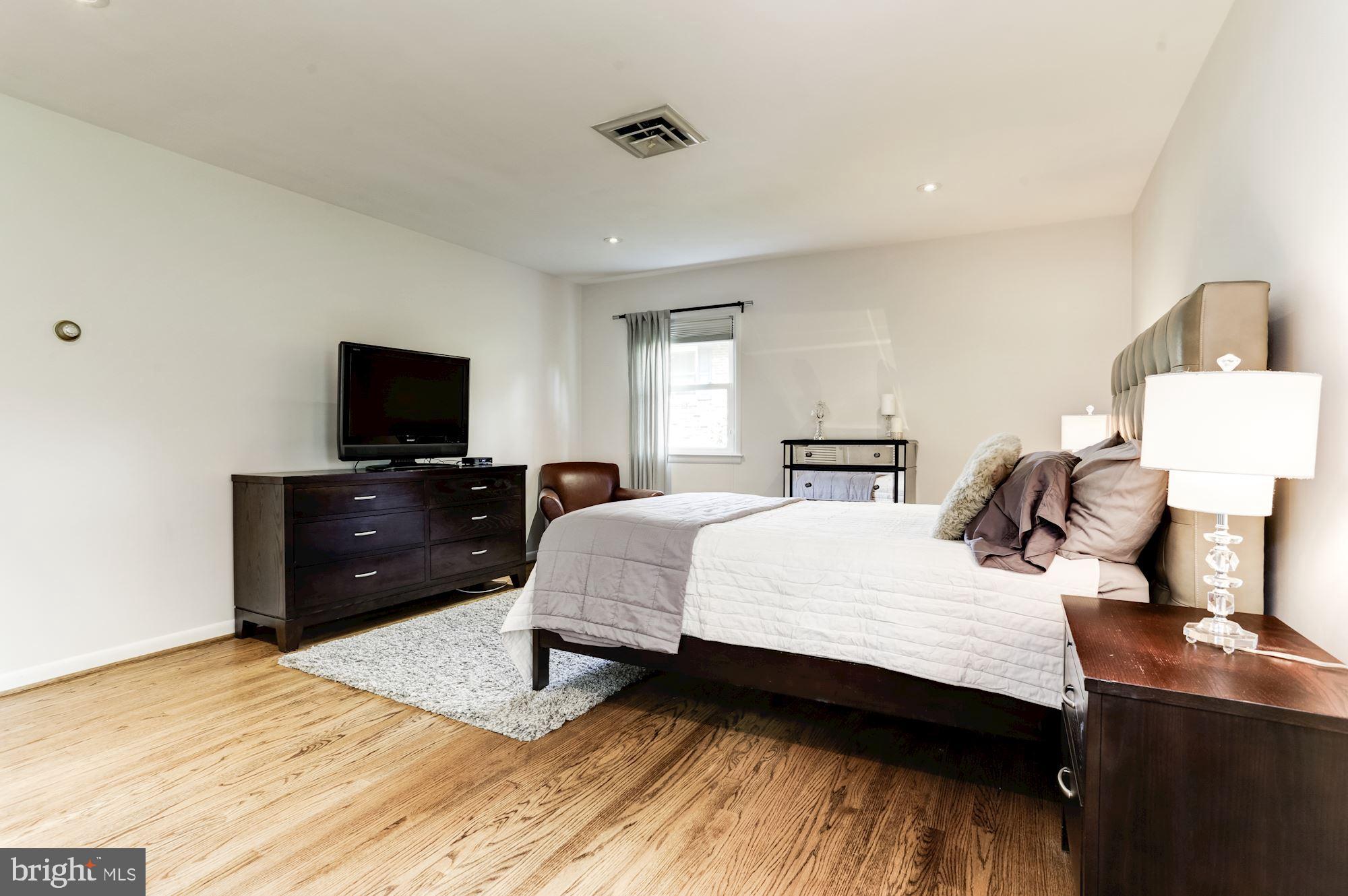 3941 Hawthorne Road Ellicott City, MD 21042 - Photo 19 of 37 Primary Bedroom | Hardwood Floors