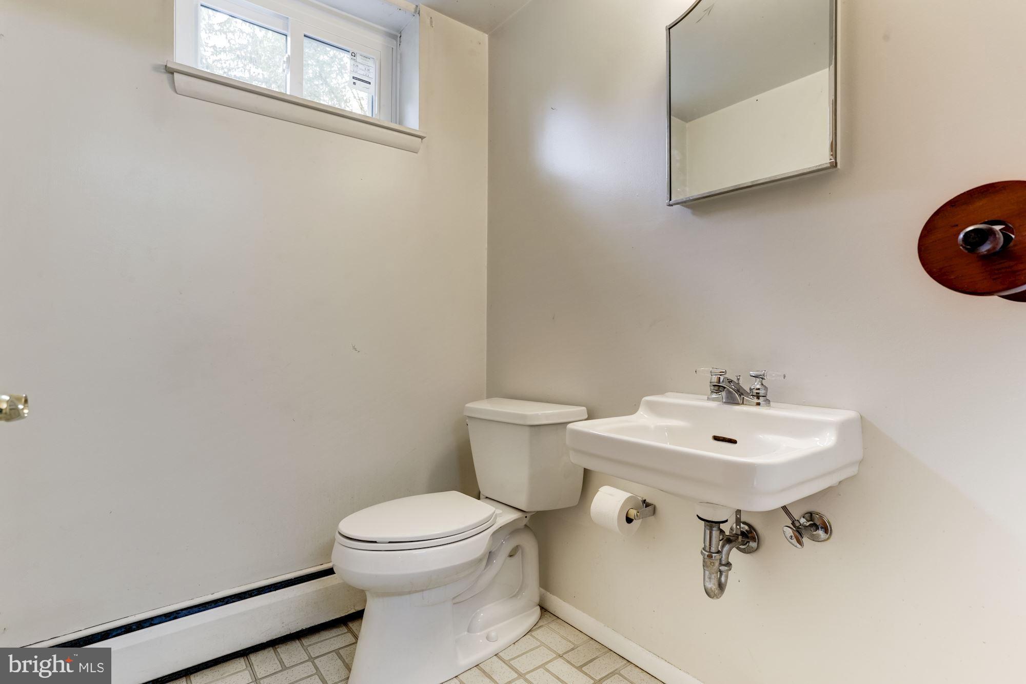 3941 Hawthorne Road Ellicott City, MD 21042 - Photo 28 of 37 Powder Room
