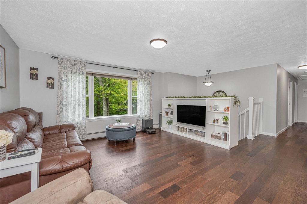 28 Hardy Road Londonderry, NH 03053 - Photo 5 of 41 Gallery Image 5
