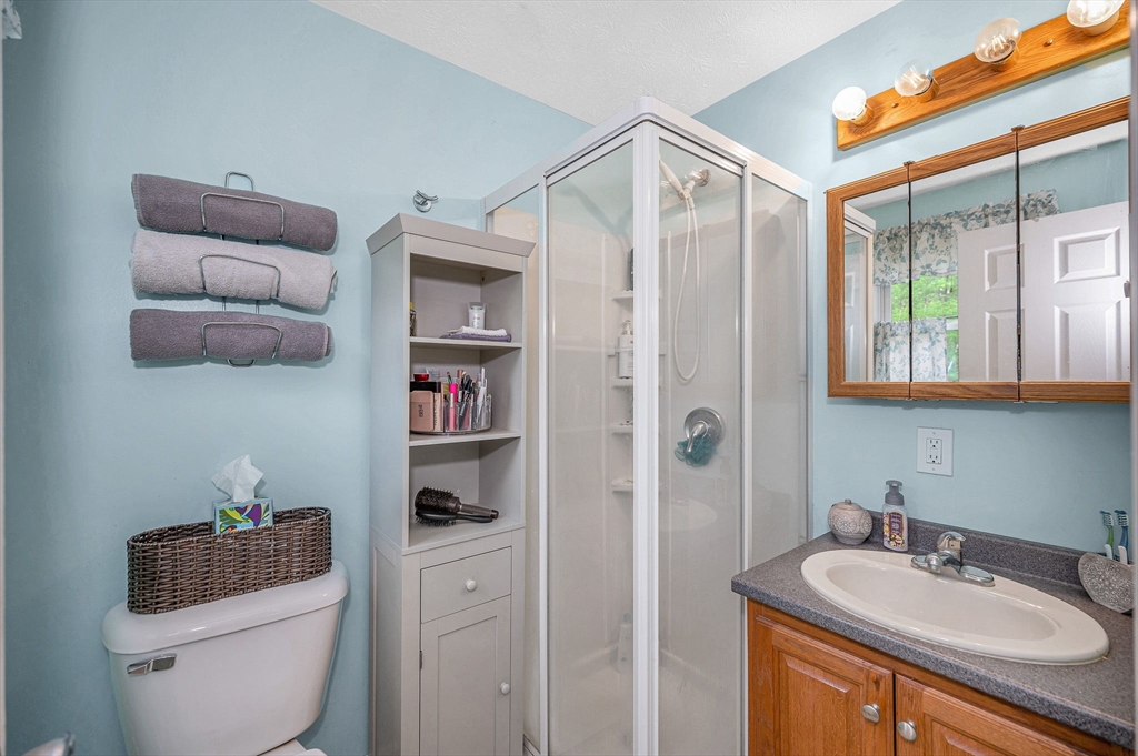 28 Hardy Road Londonderry, NH 03053 - Photo 10 of 41 Gallery Image 10
