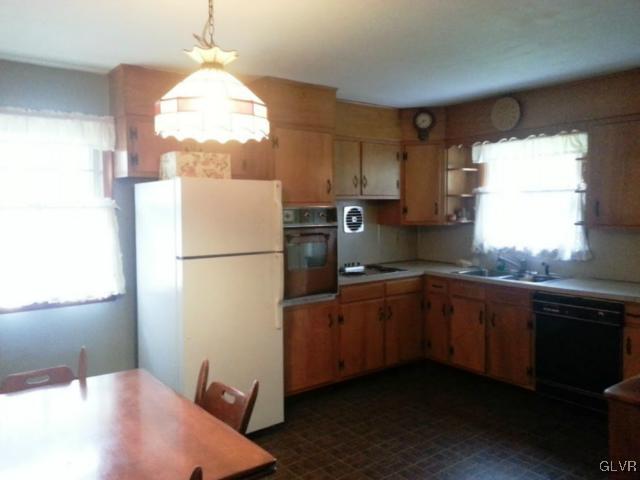 1689 Pleasant View Road Bethlehem, PA 18015 - Photo 2 of 10 Gallery Image 2