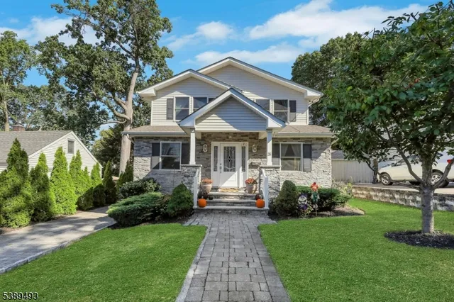 $795,000 | 35 Franklin Avenue, Hasbrouck Heights, NJ 07604