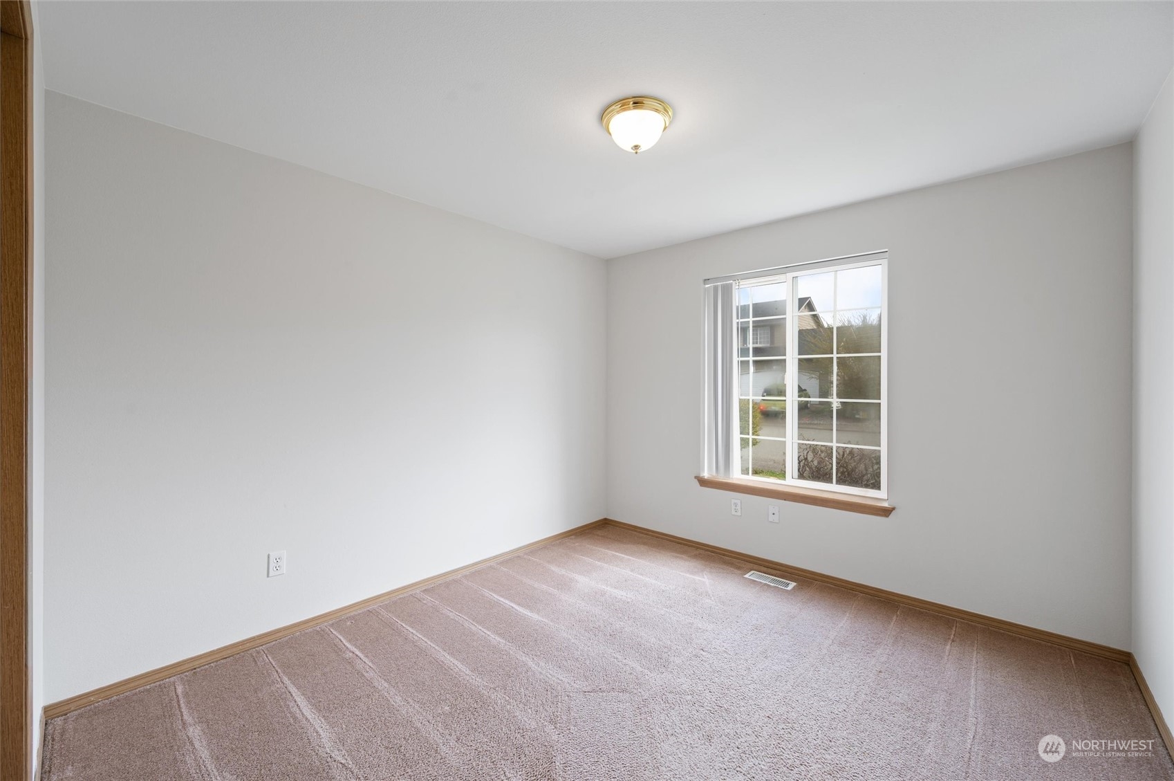 422 Spring Lane Sedro-Woolley, WA 98284 - Photo 15 of 25 an empty room with a window