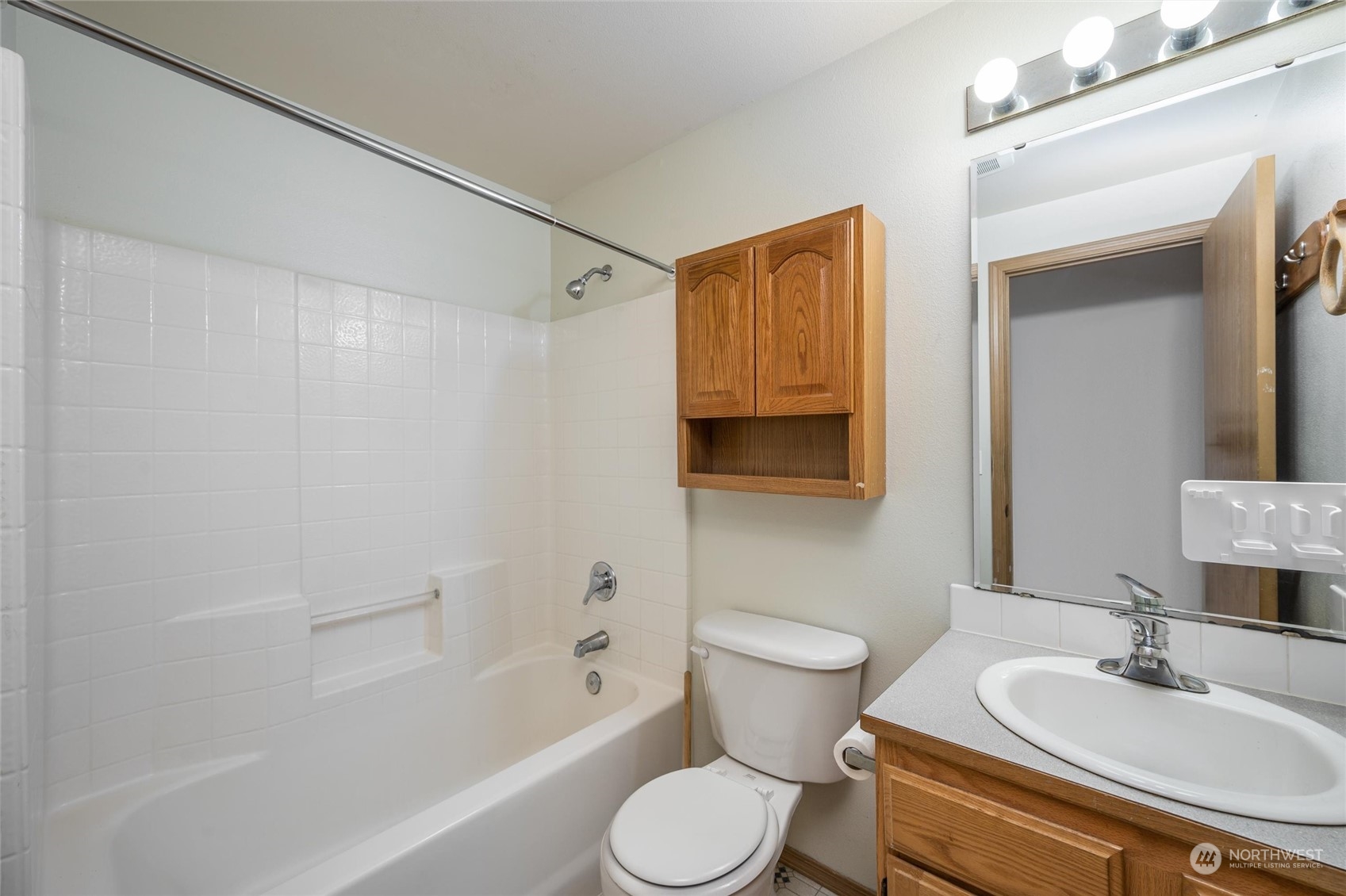422 Spring Lane Sedro-Woolley, WA 98284 - Photo 18 of 25 a bathroom with a sink toilet and shower