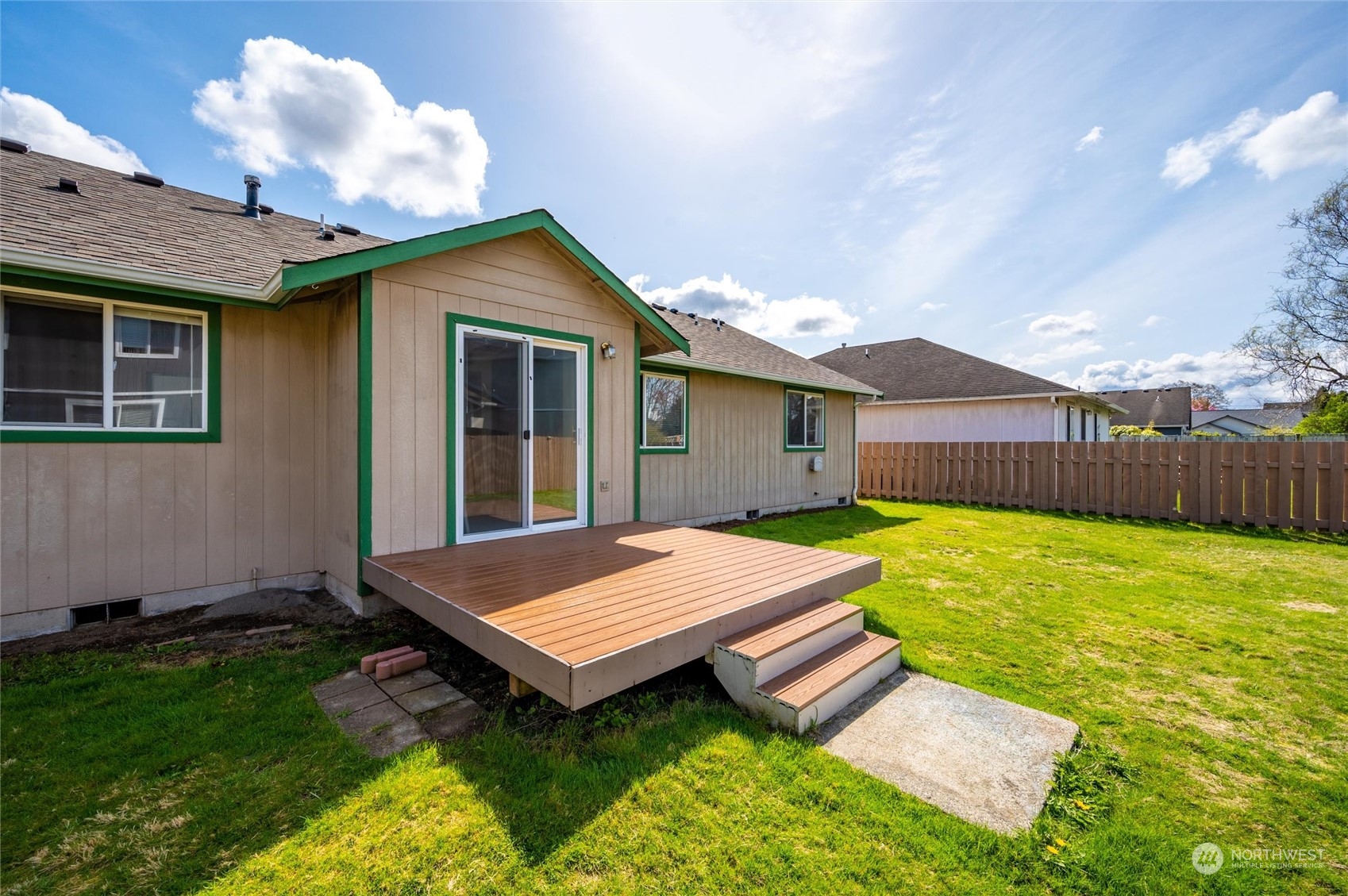 422 Spring Lane Sedro-Woolley, WA 98284 - Photo 23 of 25 a backyard of a house with table and chairs