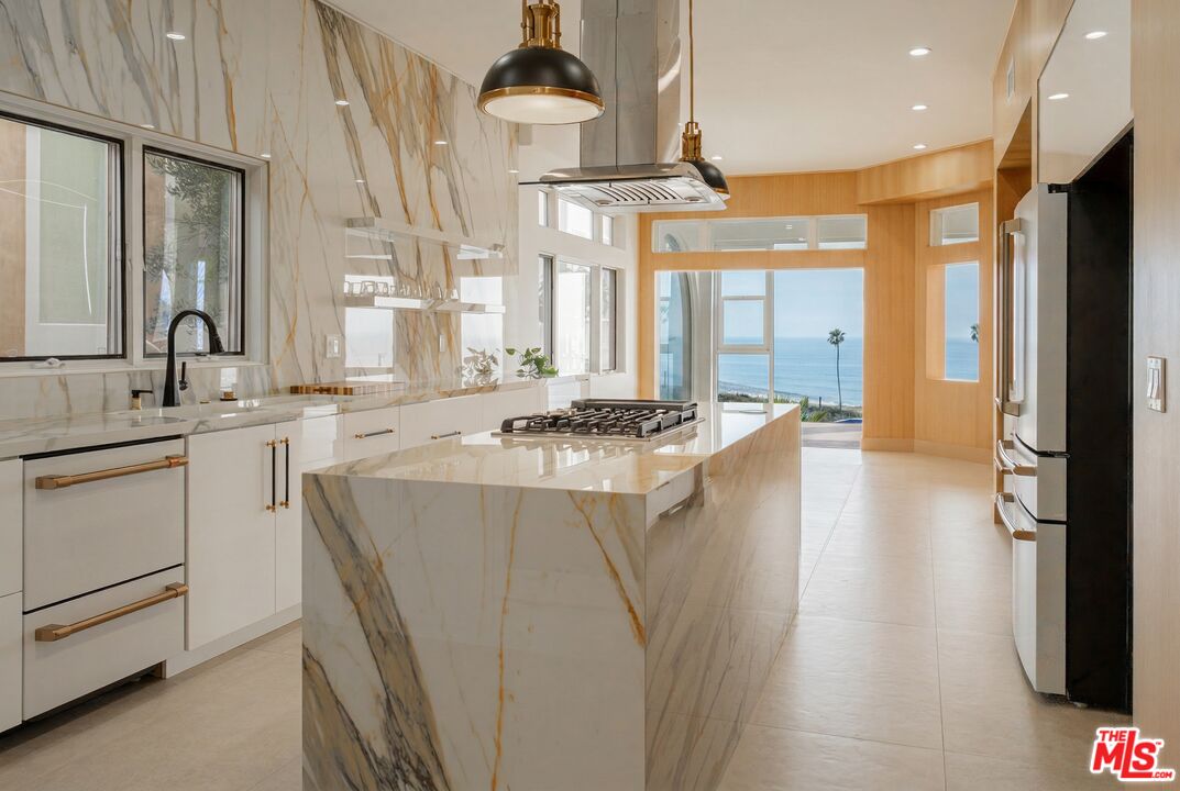 147 Napoleon Street Playa del Rey, CA 90293 - Photo 9 of 33 Gallery Image 9