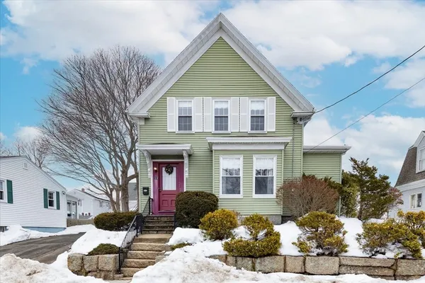 $572,500 | 13 Mystic Avenue, Gloucester, MA 01930
