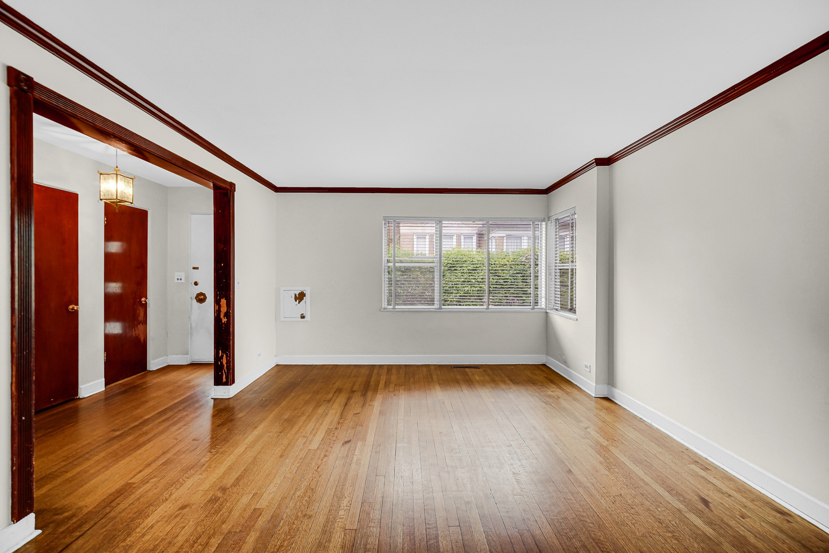7248 North Ridge Boulevard Chicago, IL 60645 - Photo 8 of 28 Gallery Image 8