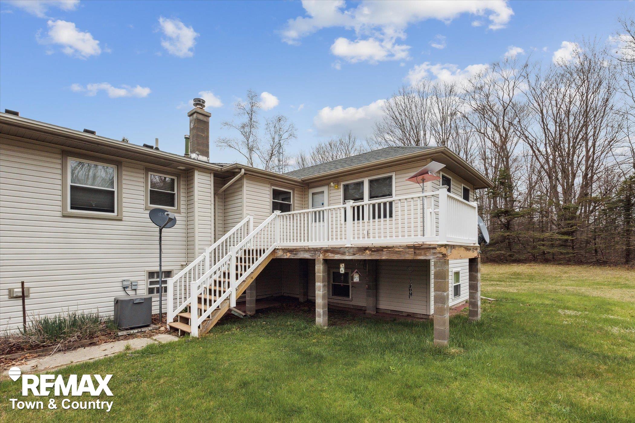 541 West Stockwell Road Harrison, MI 48625 - Photo 5 of 58 50173557-bc1ff5e1-a183-4382-b6de-33b5cbae46ae.JPG